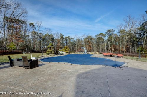 561 Derose Ln, East Freehold NJ 07728-9236 exterior