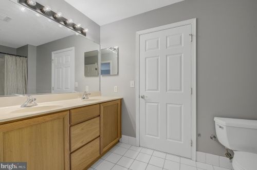 5 Cobblestone Ct, Columbus NJ 08022-1969 exterior