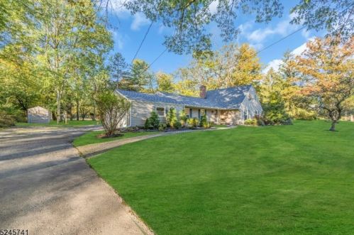 1109 Concord Dr, Bridgewater, NJ 08807-1221