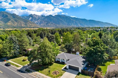 2474 Crk Rd, Sandy UT 84093-6442 exterior