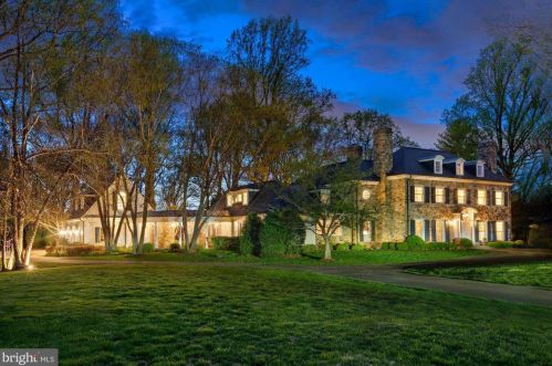 9000 Congressional Pkwy, Rockville MD  20854-4610 exterior