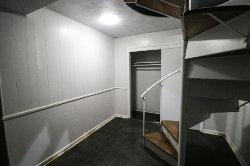 6500 Eberhart Ave, Chicago IL 60637-3206 exterior