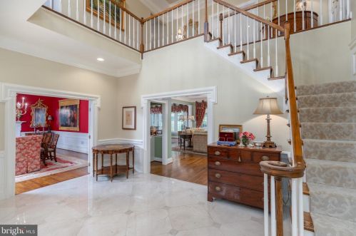 1250 Daleview Dr, Mc Lean VA 22102-1538 exterior