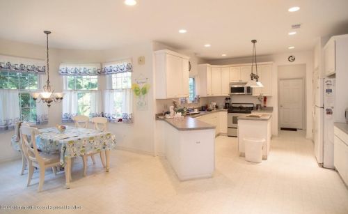 3 Swallow Tail Ct, Jackson Twp NJ  08527-2872 exterior