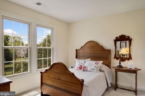 916 Brick Mnr Cir, Silver Spring MD 20905-3819 exterior