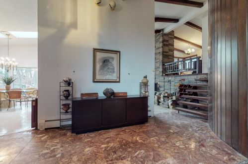 25 Sparrowbush Rd, Upper Saddle River NJ 07458-1420 exterior