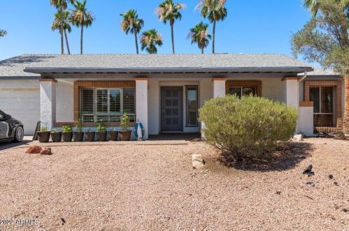 2344 Desert Cove Ave, Phoenix AZ  85028-2411 exterior