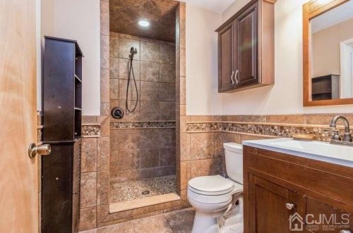 113 Todd St, Edison NJ  08817-5133 exterior