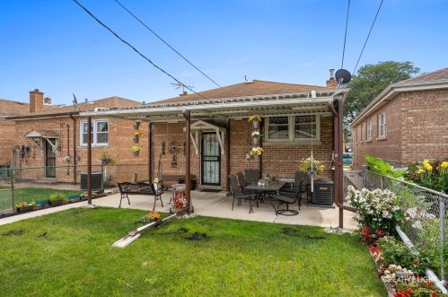 3636 69 St, Chicago IL 60629-4202 exterior