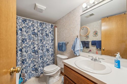 2235 Meadowglen Dr, Grand Rapids MI 49505-6302 exterior