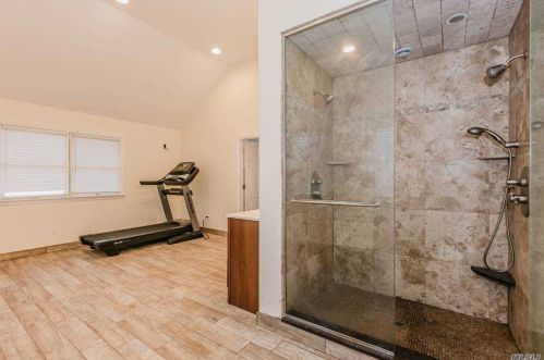 1541 1 St, Babylon NY 11704-5059 exterior