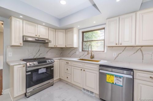 425 Rosemary St, Dearborn Heights MI  48127-3681 exterior