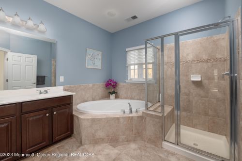 16 Pate Dr, Middletown NJ 07748-1700 exterior