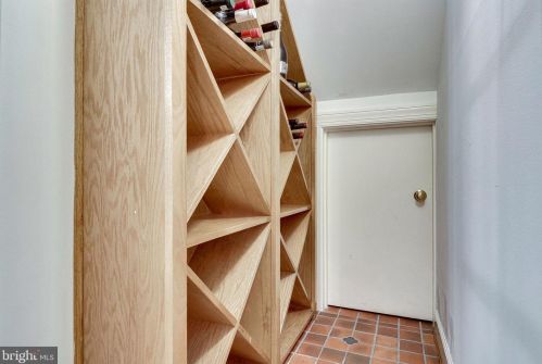 6636 Hampton View Pl, Mc Lean VA 22101-6003 exterior