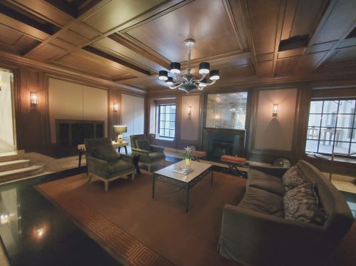 3100 Sheridan Rd, Chicago IL  60657-4931 exterior