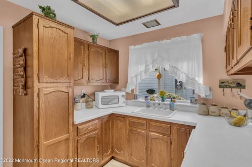 8 Gladstone Ave, Lakehurst NJ 08759-6625 exterior