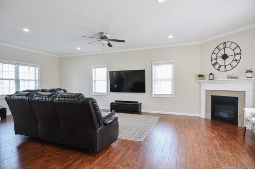 41 Windermere Vlg Rd, Ellington CT exterior