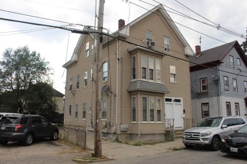 10 Unit St, Providence, RI 02909-4027