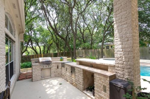 12504 Emerald Oaks Dr, Austin TX 78748 exterior
