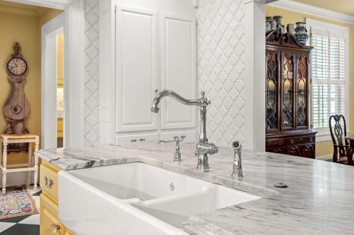 1647 Riverside Dr, Gainesville GA 30501-1837 exterior