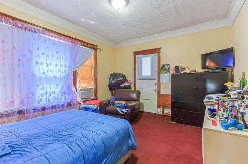 6328 Mozart St, Chicago IL 60659-1521 exterior