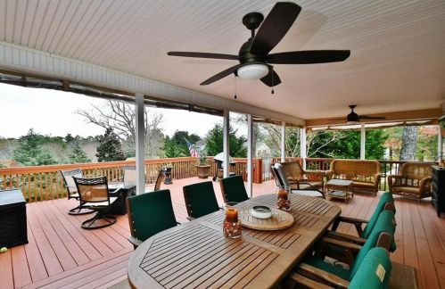 1574 Riverside Dr, Gainesville GA 30501-1843 exterior