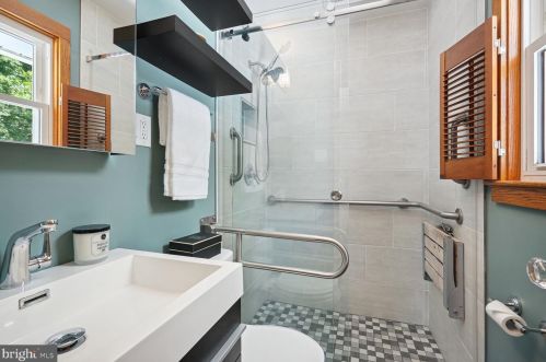 5602 Justis Pl, Alexandria VA 22310-1325 exterior