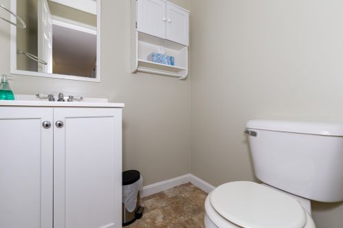 18 Vinton Dr, Concord NH 03303-1584 exterior