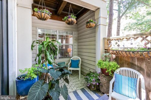 4656 Lambert Dr, Alexandria VA 22311-4942 exterior