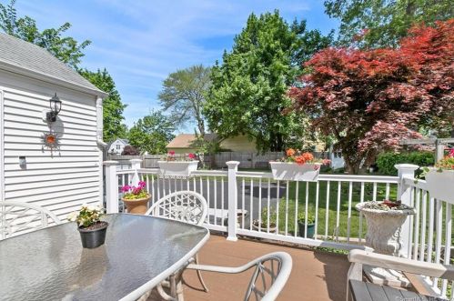 122 Burnham St, Hartford CT 06108-1005 exterior