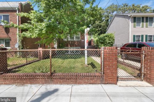 3344 D St, Washington, DC 20019-2301