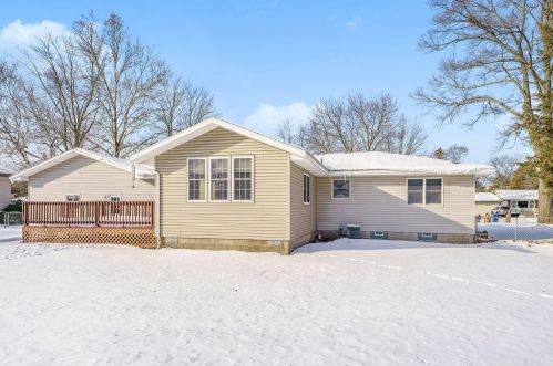 3660 Evaline Dr, Meskegon MI 49444-4133 exterior