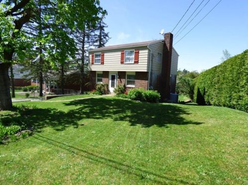 243 Larue Dr, Moon Twp, PA 15108-1167
