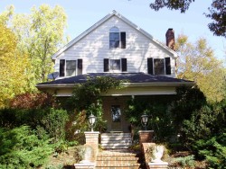 65 Endicott St, Newton, MA 02461-1031