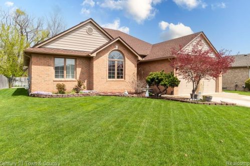 16869 Rose Pointe Dr, Macomb Township, MI 48044-5606