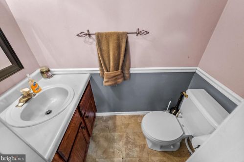 11 Revere Ct, Trenton NJ 08628-3610 exterior