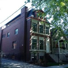 3745 Bosworth Ave, Chicago, IL 60613-3605