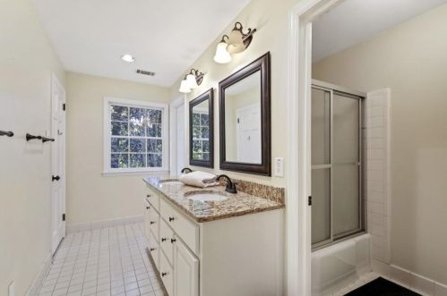 1386 Hanover West Dr, Atlanta GA 30327-1139 exterior