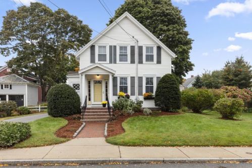 2 Lawrence St, Woburn, MA 01801-4913