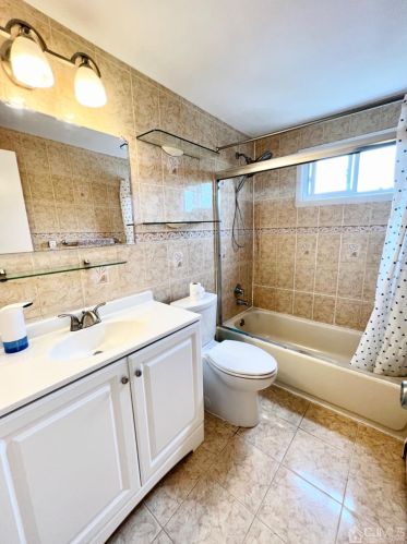 24 Sims Rd, Edison NJ 08817-3034 exterior