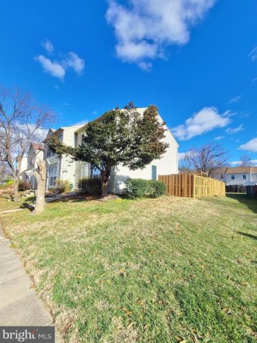 6530 Morning Glen Ct, Alexandria VA  22315-5027 exterior