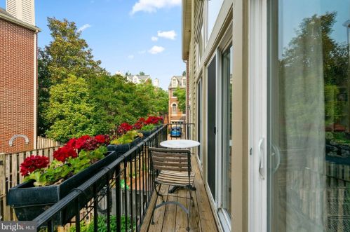 3803 Courtland Cir, Alexandria VA 22305-2061 exterior