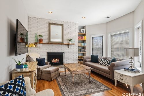 1022 Byron St, Chicago, IL 60613-2984