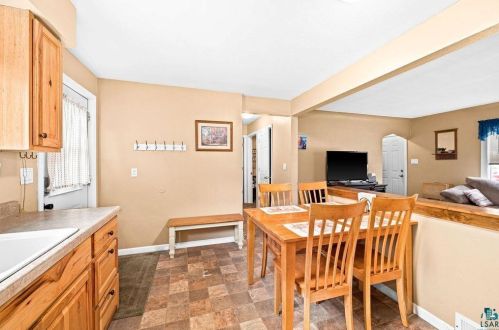 3027 Hutchinson Rd, Duluth MN 55811-2830 exterior