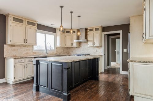 237 Burning Bush Trl, Bull Valley IL 60012-3652 exterior