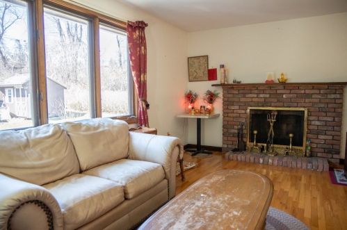 123 Bear Hole Rd, West Springfield MA 01089-1631 exterior