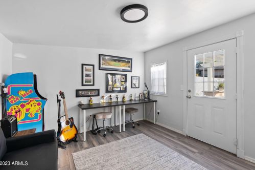 5201 34th St, Phoenix AZ  85018-1440 exterior