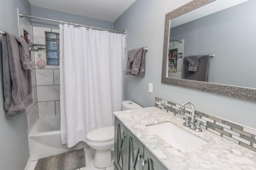 6045 Lincoln Crk Dr, Milwaukee WI 53218-4938 exterior