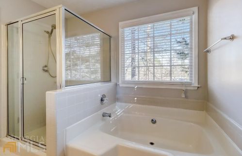 808 Stonemill Mnr, Lithonia GA 30058-8230 exterior