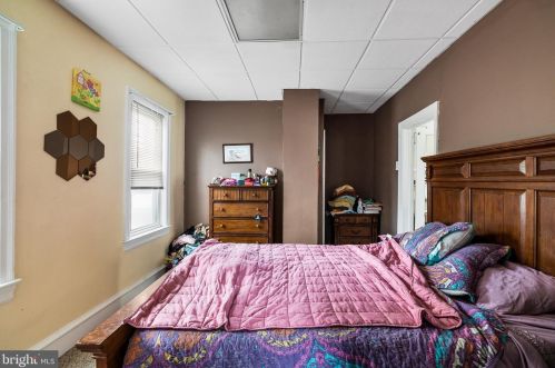 31 Clinton Ave, Camden NJ 08109-2006 exterior